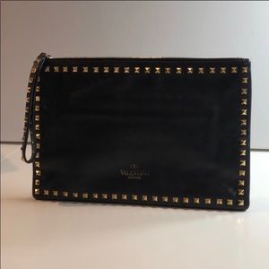 Valentino Garavani Rockstud medium clutch